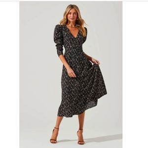 NWT. ASTR THE LABEL  BACK CUTOUT PAFF SLEEVE FLORAL MIDI DRESS.